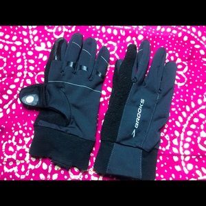 Brooks running gloves with detachable thumb. Size medium.